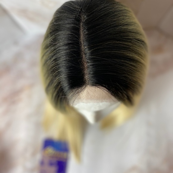 Lace Front shoulder length Wig - Picture 3 of 6